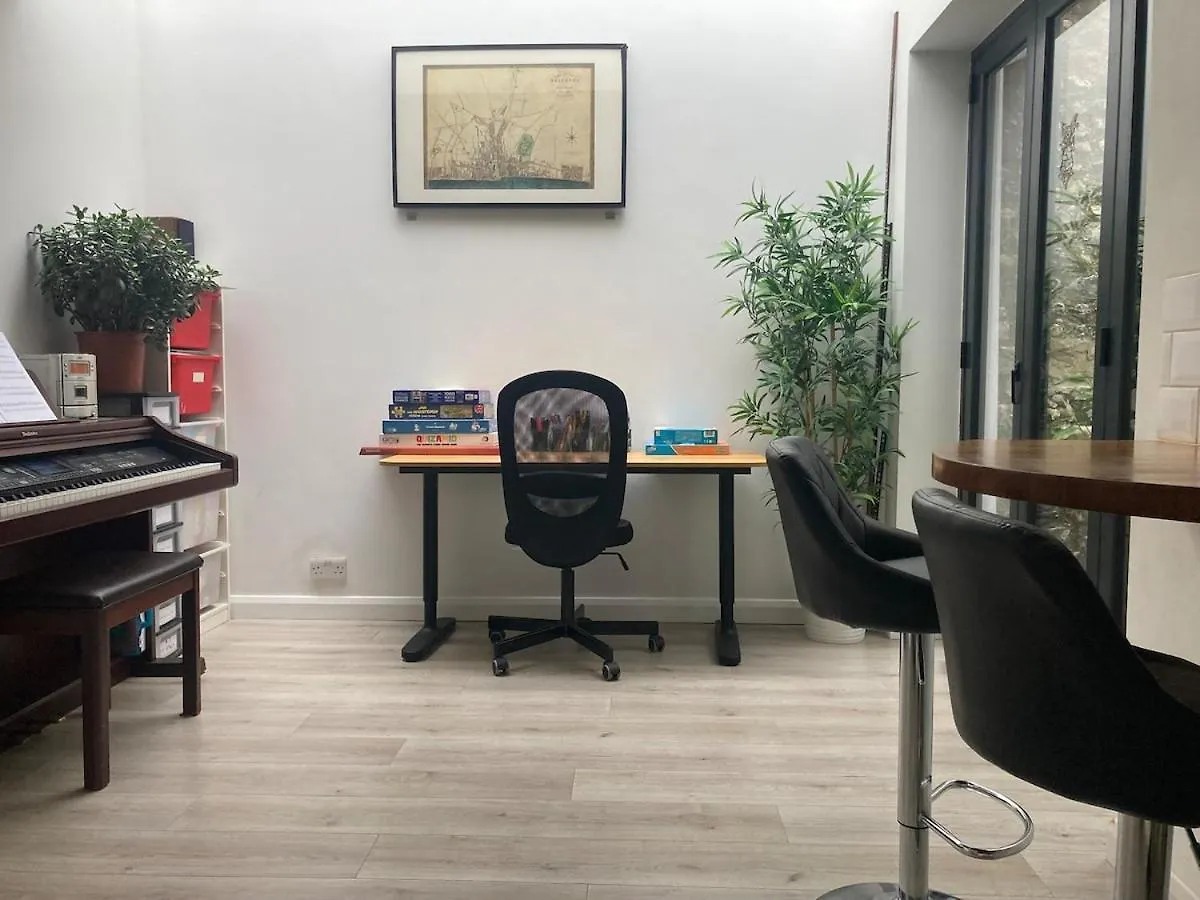 Spacious 4 Bed House, Near The Beach Brighton Holiday home