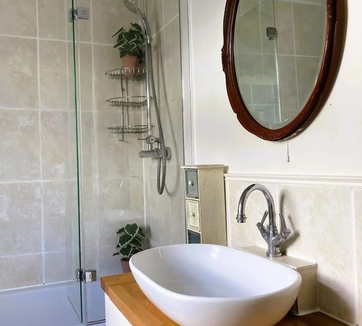 Spacious 4 Bed House, Near The Beach Brighton 0*,