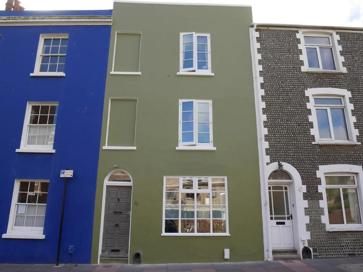 Spacious 4 Bed House, Near The Beach Hove 0*,  Velká Británie